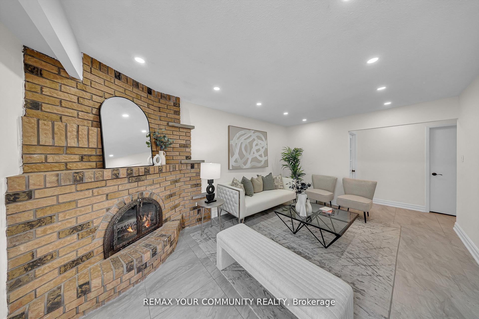 Photo 9 of 22 Madelaine Crescent, Brampton, Central Park — HOMEH