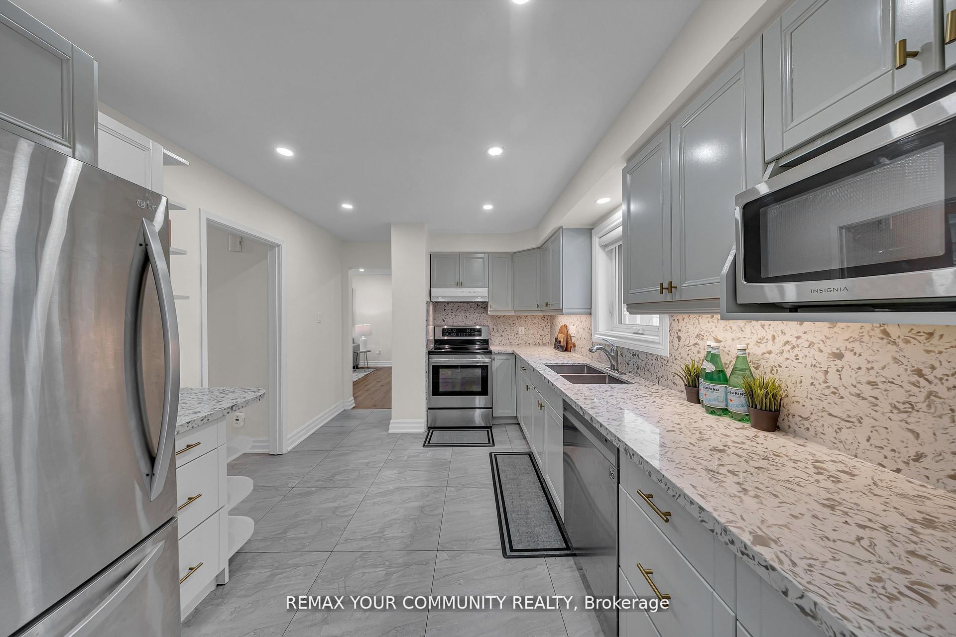 Photo 10 of 22 Madelaine Crescent, Brampton, Central Park — HOMEH