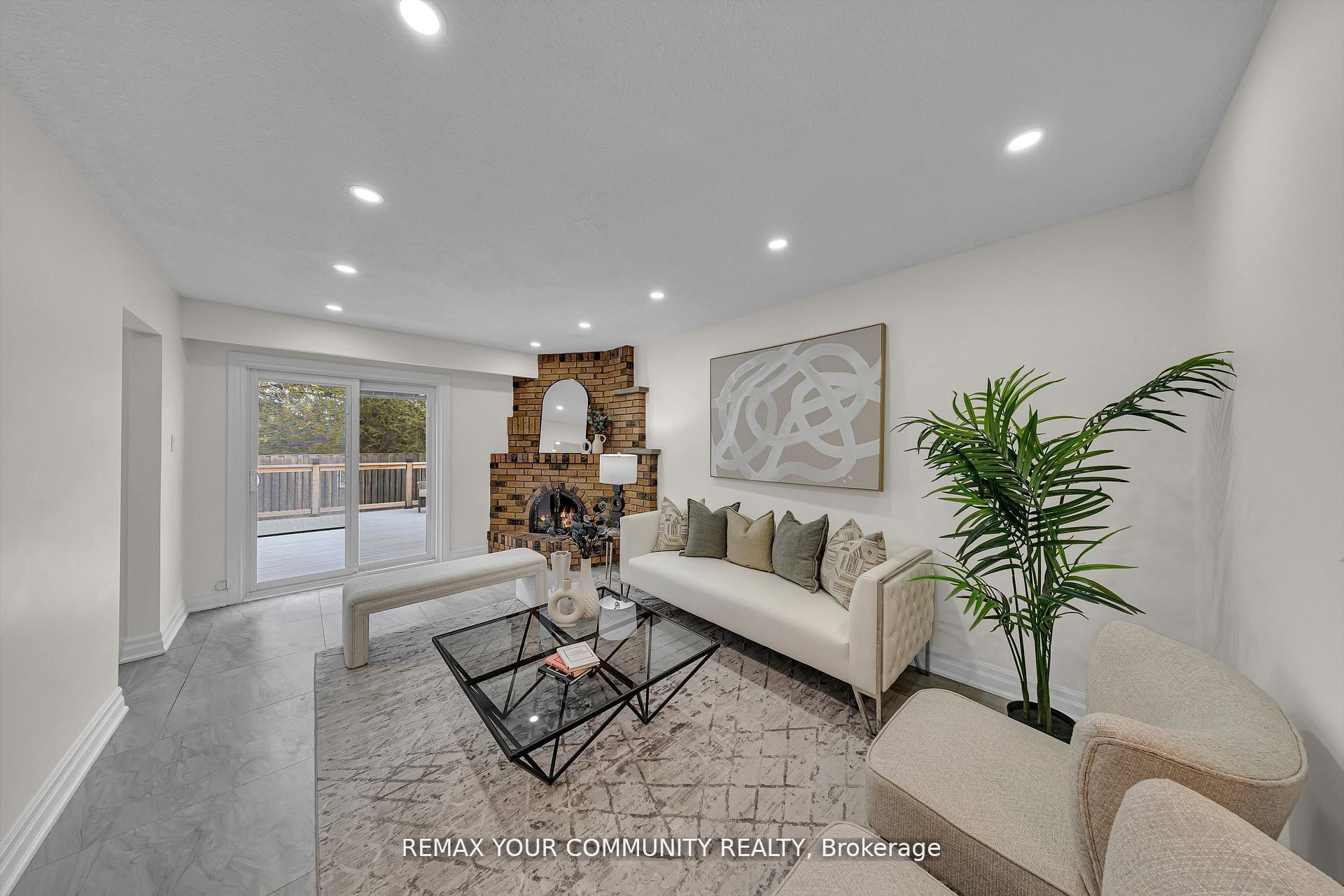 Photo 11 of 22 Madelaine Crescent, Brampton, Central Park — HOMEH