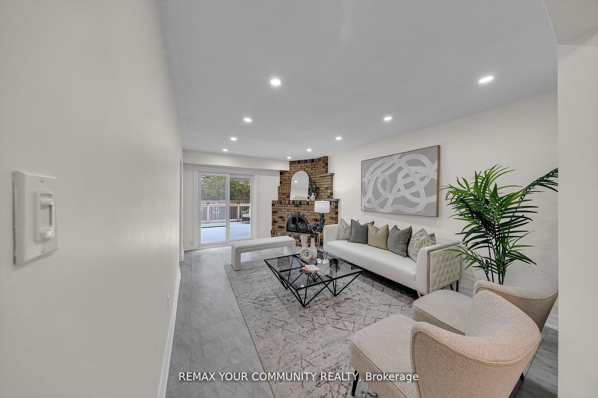 Photo 12 of 22 Madelaine Crescent, Brampton, Central Park — HOMEH
