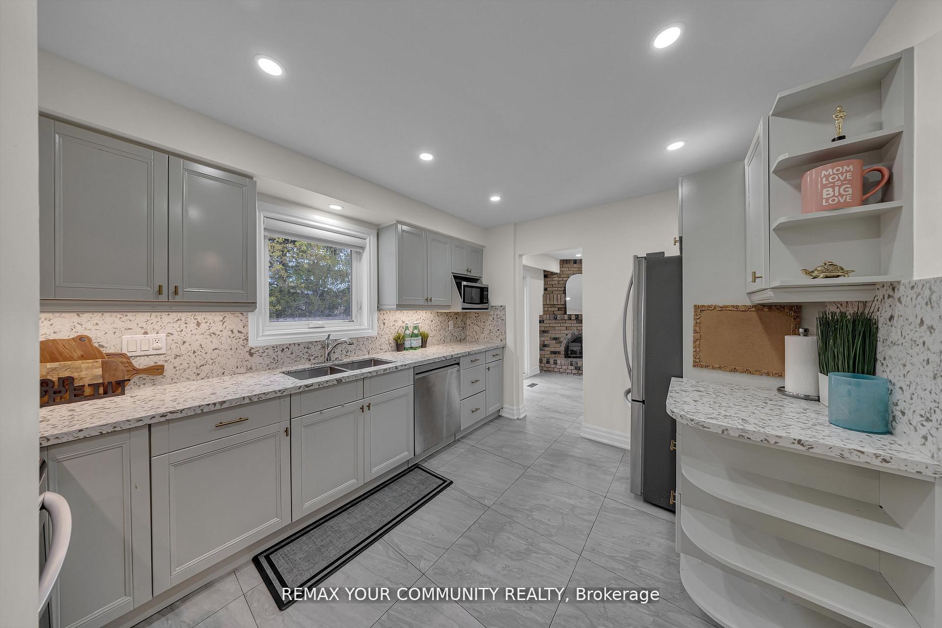 Photo 13 of 22 Madelaine Crescent, Brampton, Central Park — HOMEH