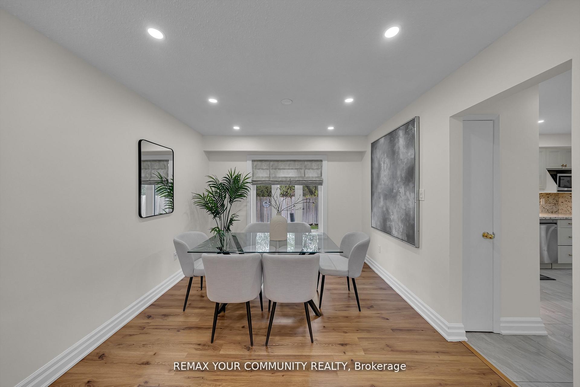 Photo 17 of 22 Madelaine Crescent, Brampton, Central Park — HOMEH