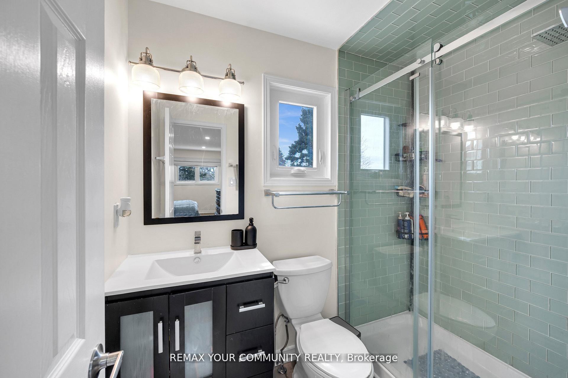Photo 19 of 22 Madelaine Crescent, Brampton, Central Park — HOMEH