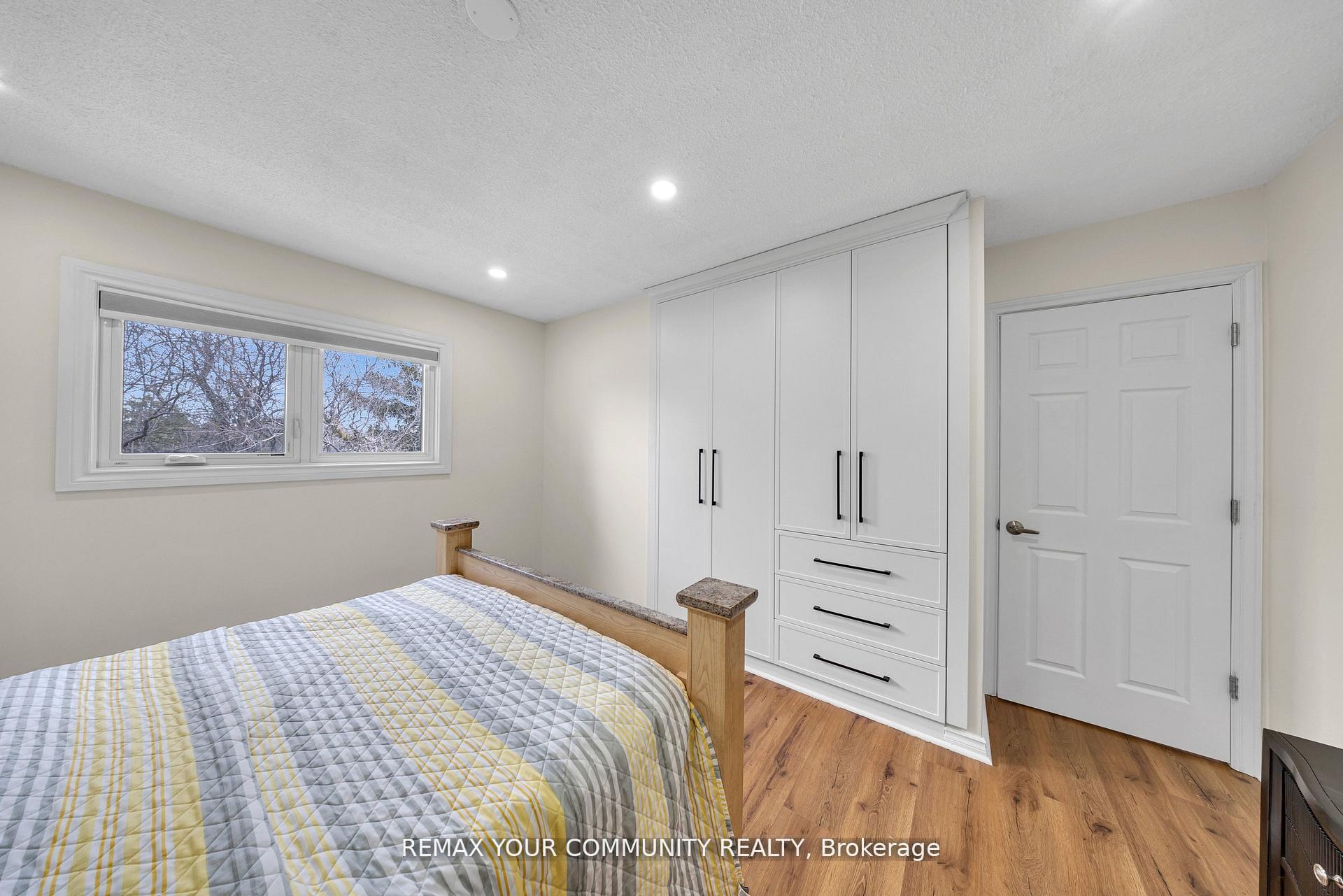 Photo 23 of 22 Madelaine Crescent, Brampton, Central Park — HOMEH