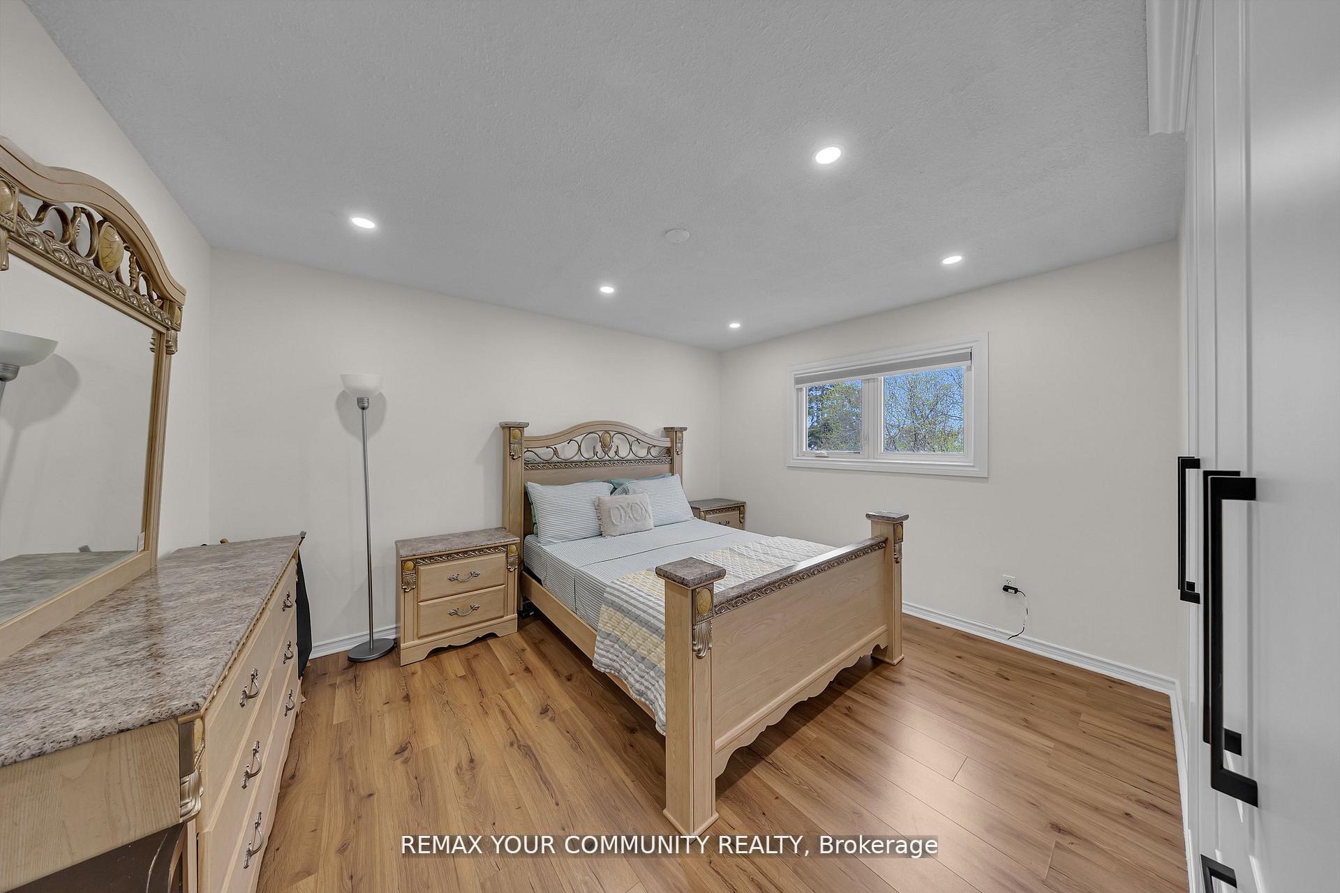 Photo 24 of 22 Madelaine Crescent, Brampton, Central Park — HOMEH