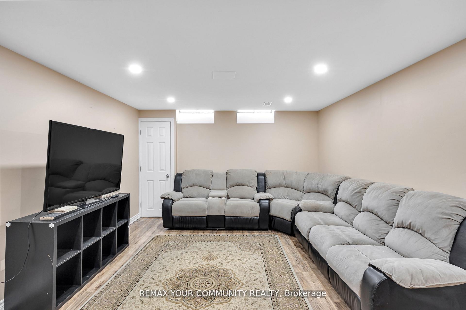 Photo 32 of 22 Madelaine Crescent, Brampton, Central Park — HOMEH