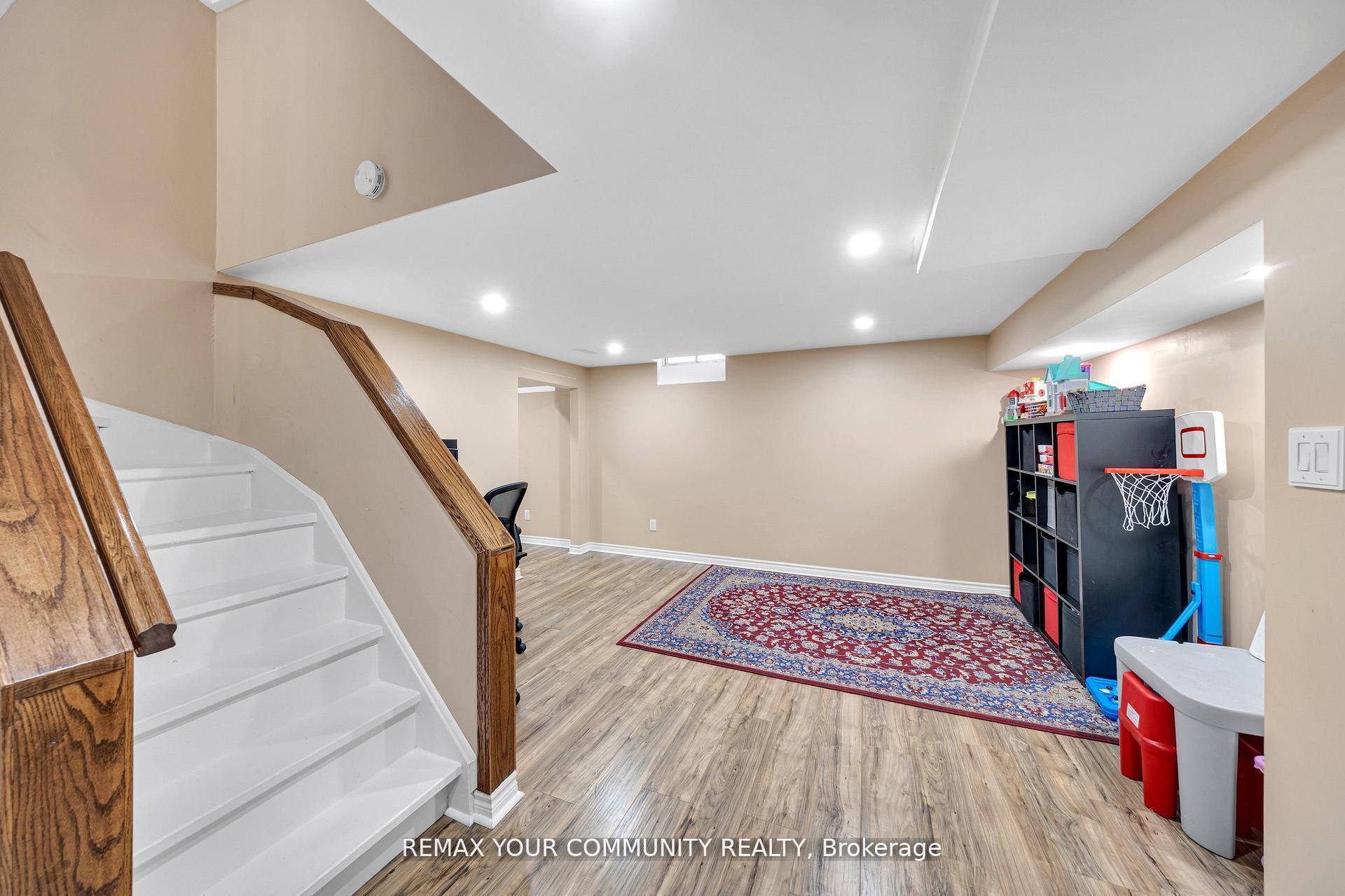 Photo 35 of 22 Madelaine Crescent, Brampton, Central Park — HOMEH