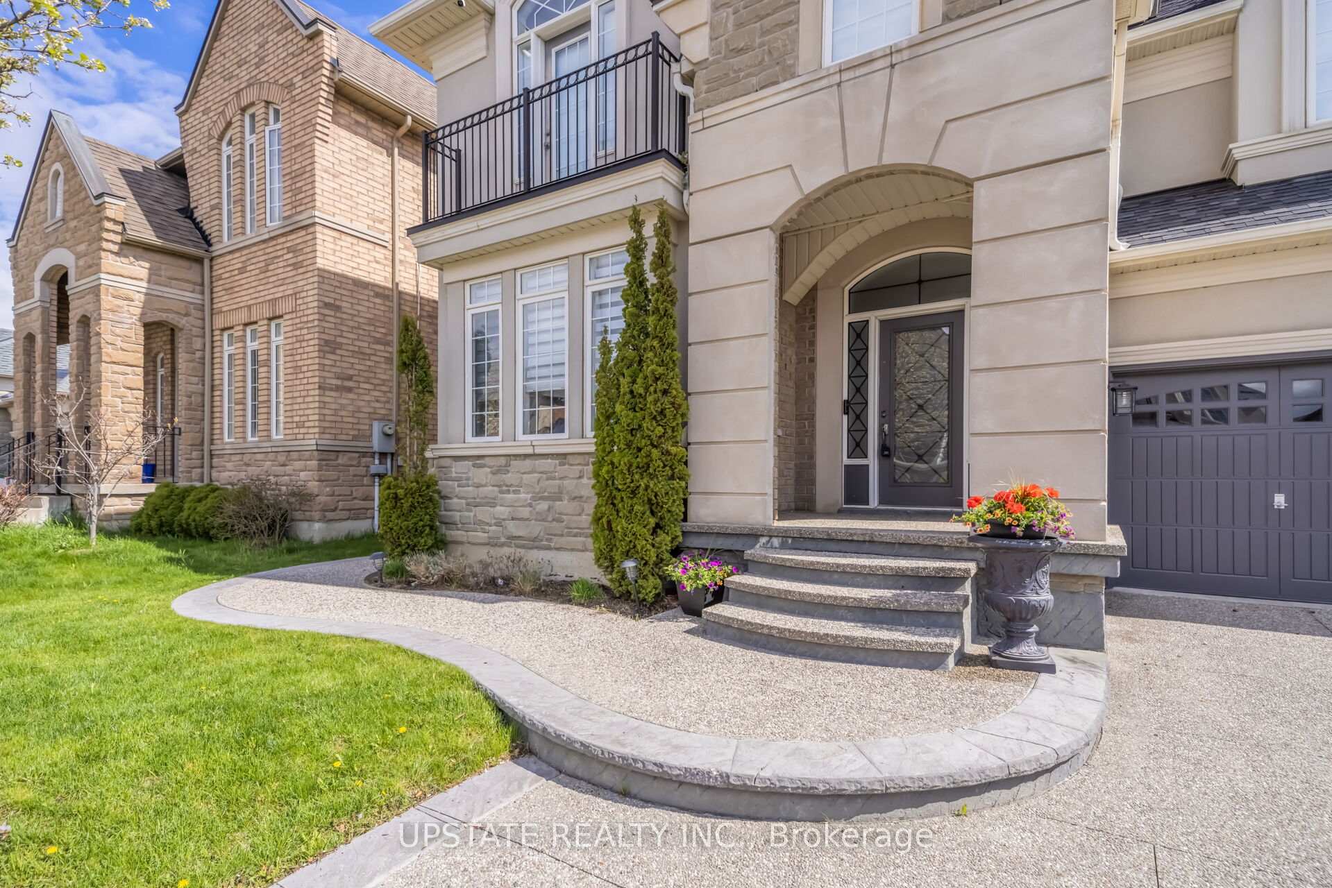 Photo 2 of 19 Eaglesprings Crescent, Brampton, Bram East — HOMEH