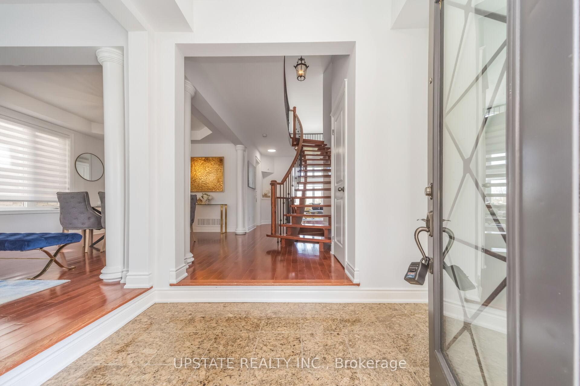 Photo 4 of 19 Eaglesprings Crescent, Brampton, Bram East — HOMEH