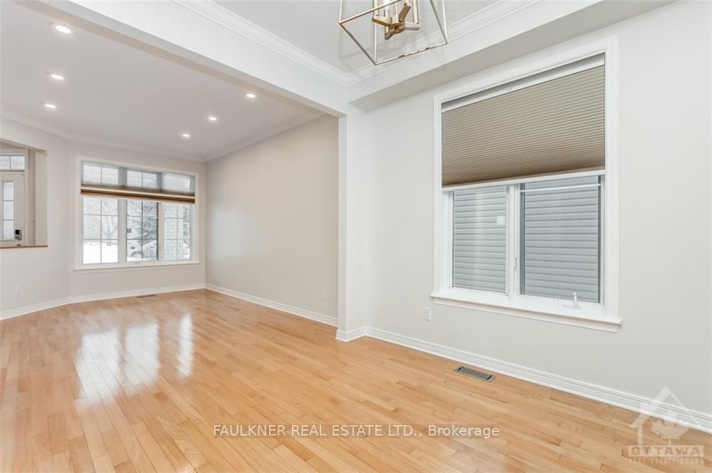 Photo 4 of 66 Craighall Circle, Ottawa, Hunt Club Park/Greenboro — HOMEH