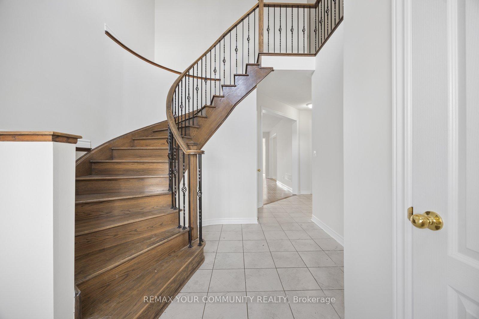 Photo 4 of 905 Greenhill Avenue, Oshawa, Taunton — HOMEH