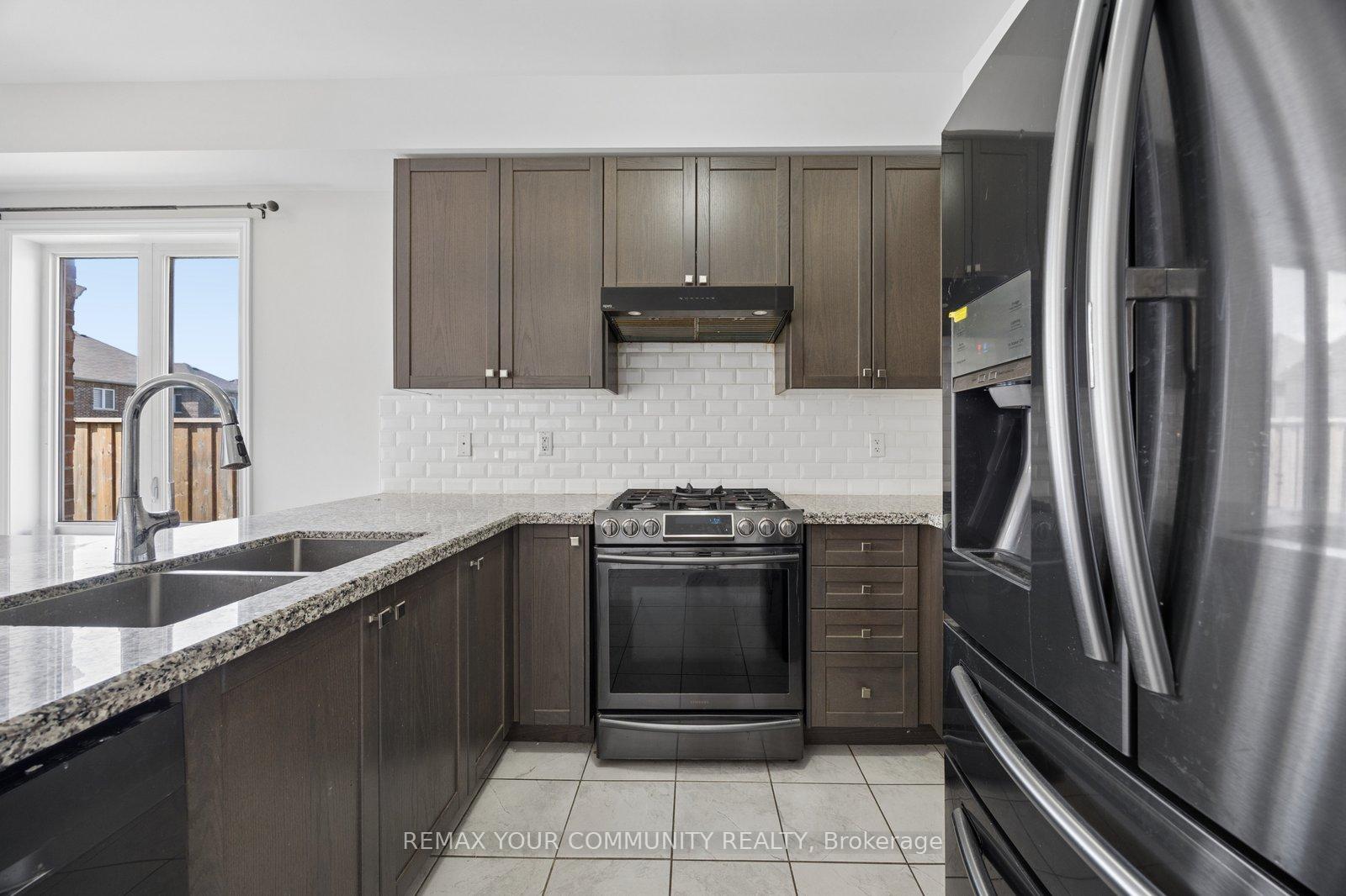 Photo 5 of 905 Greenhill Avenue, Oshawa, Taunton — HOMEH