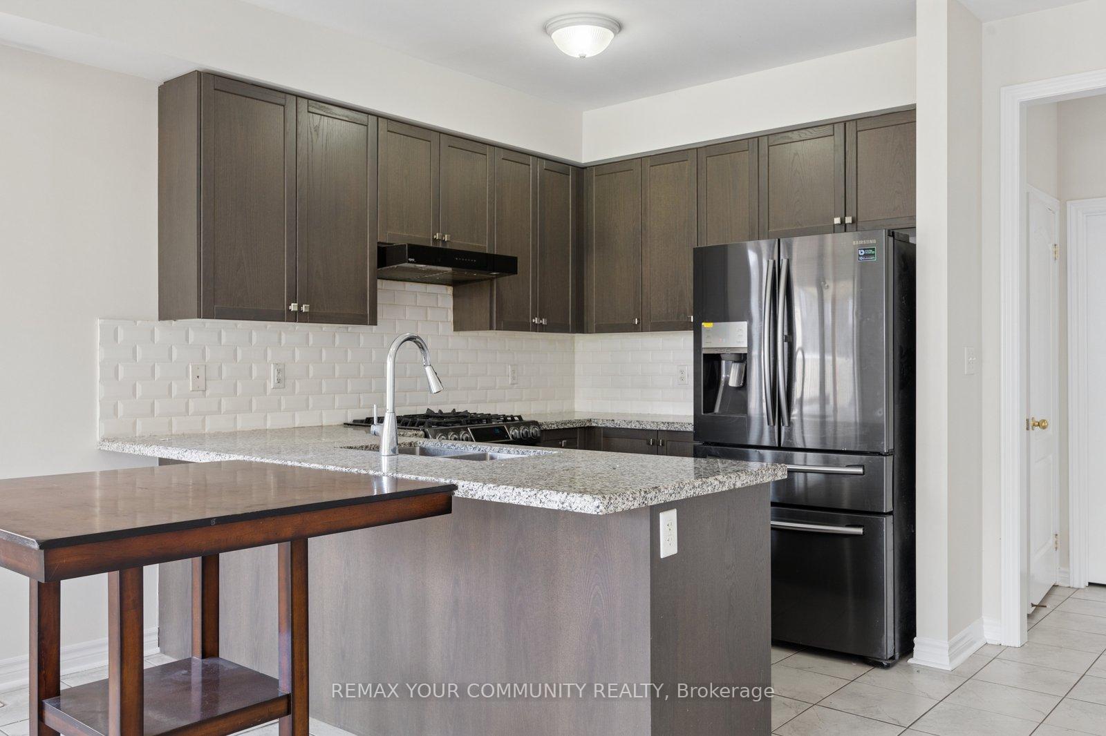 Photo 8 of 905 Greenhill Avenue, Oshawa, Taunton — HOMEH