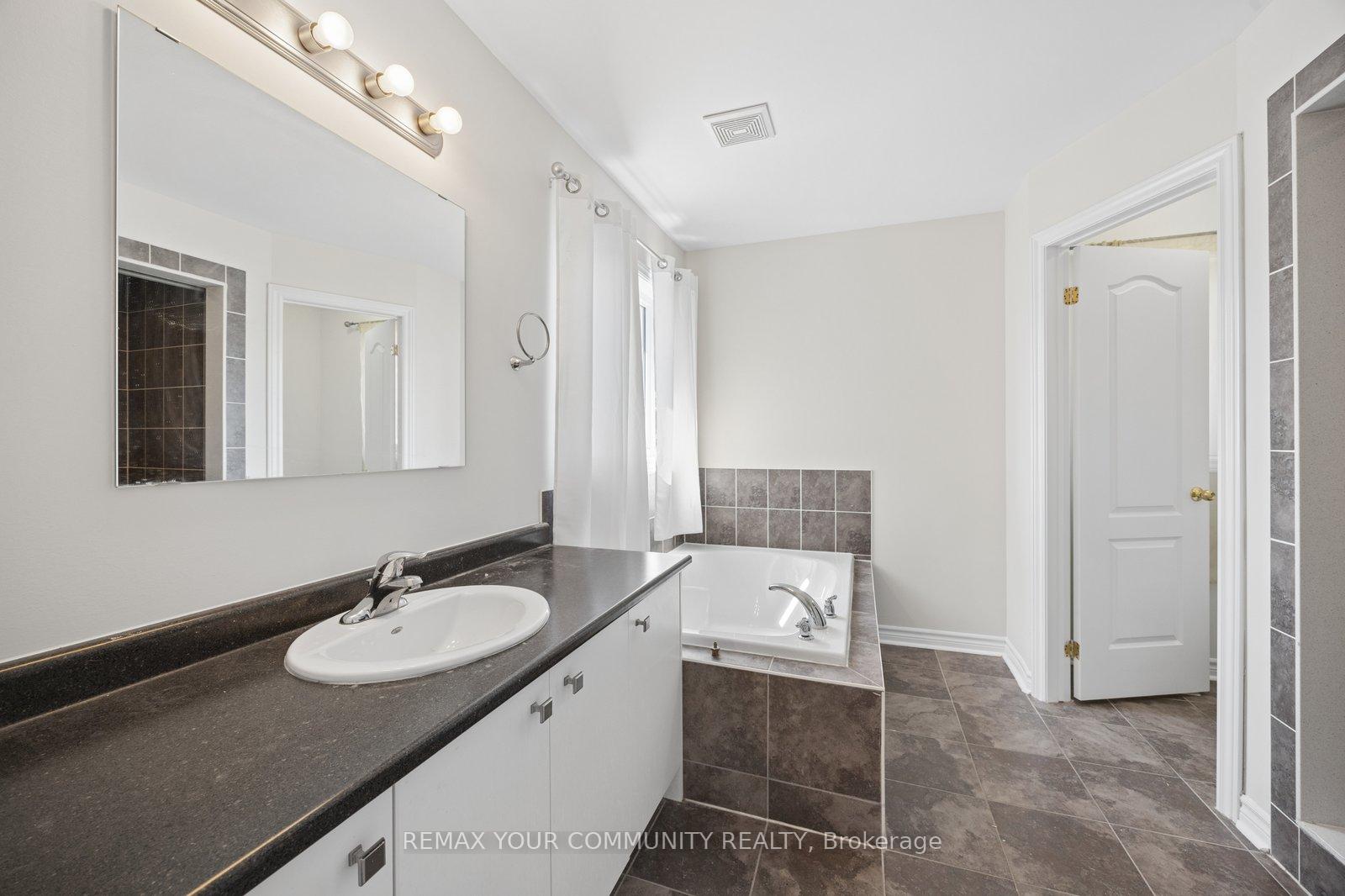 Photo 14 of 905 Greenhill Avenue, Oshawa, Taunton — HOMEH