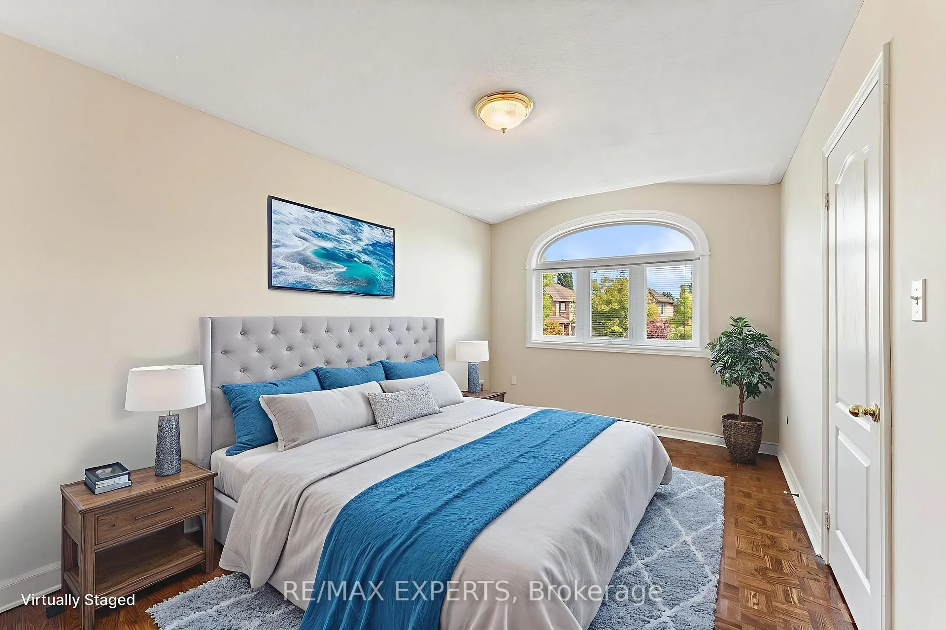Photo 4 of 157 Cherokee Drive, Vaughan, Maple — HOMEH