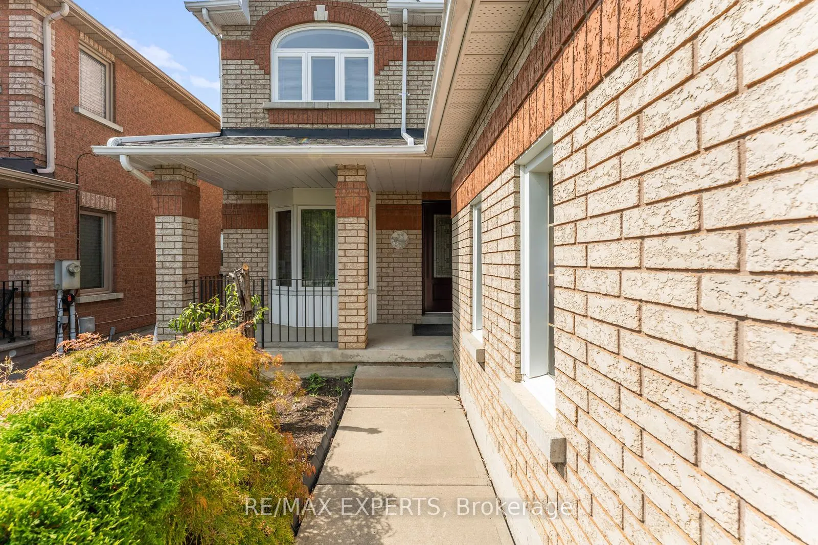 Photo 7 of 157 Cherokee Drive, Vaughan, Maple — HOMEH
