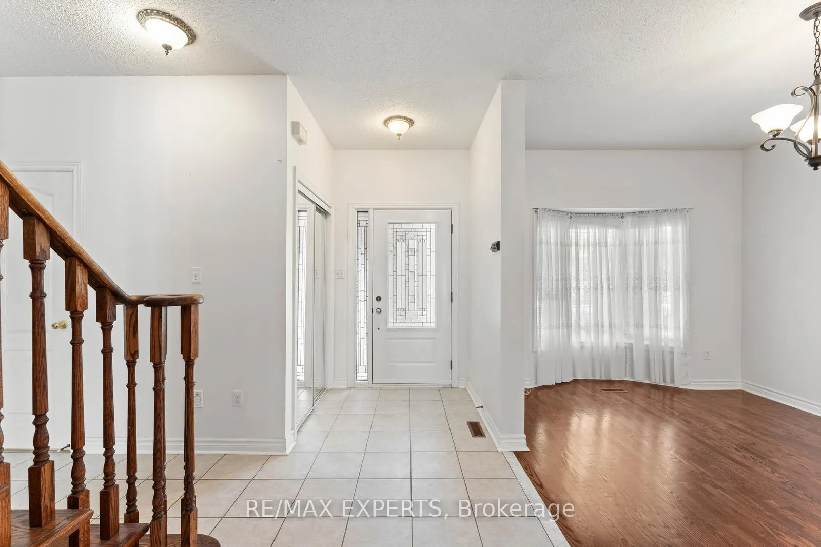 Photo 9 of 157 Cherokee Drive, Vaughan, Maple — HOMEH