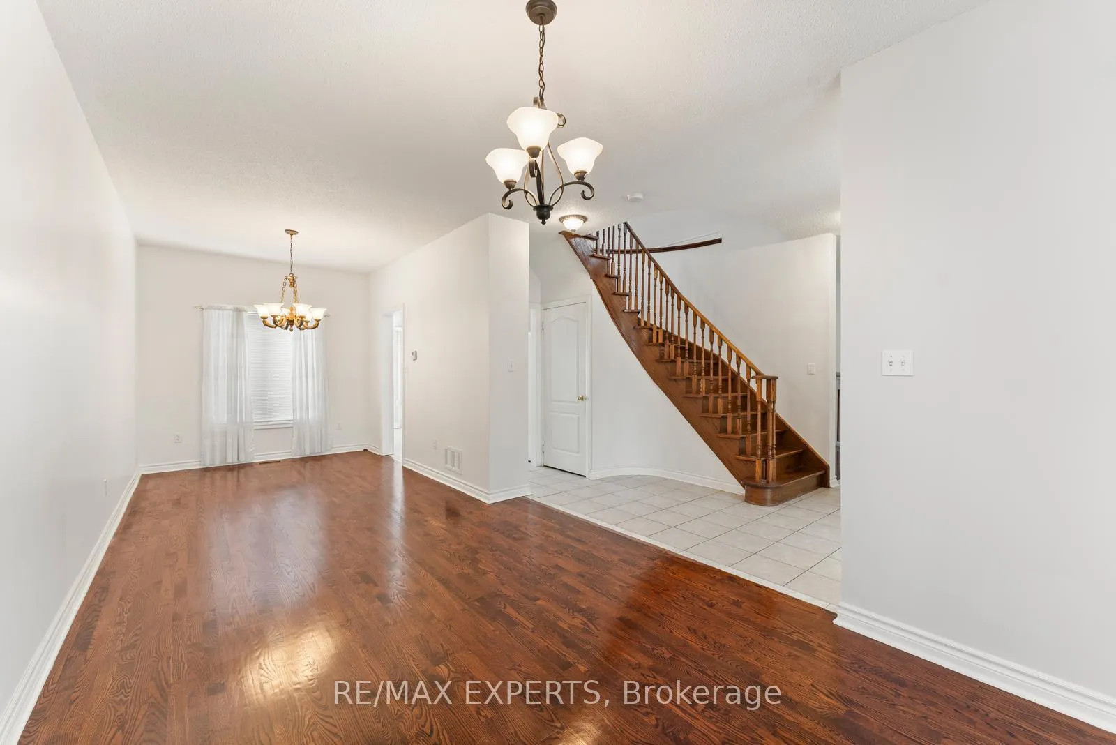 Photo 12 of 157 Cherokee Drive, Vaughan, Maple — HOMEH