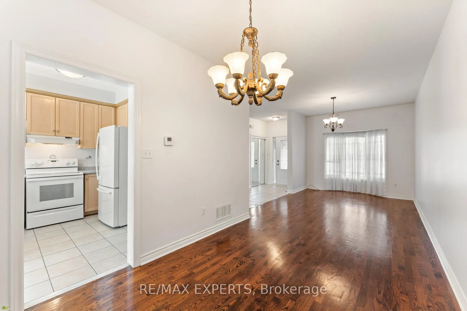 Photo 13 of 157 Cherokee Drive, Vaughan, Maple — HOMEH