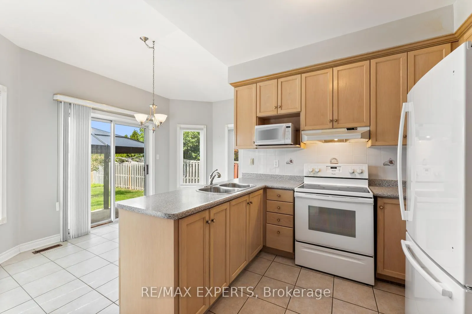 Photo 14 of 157 Cherokee Drive, Vaughan, Maple — HOMEH