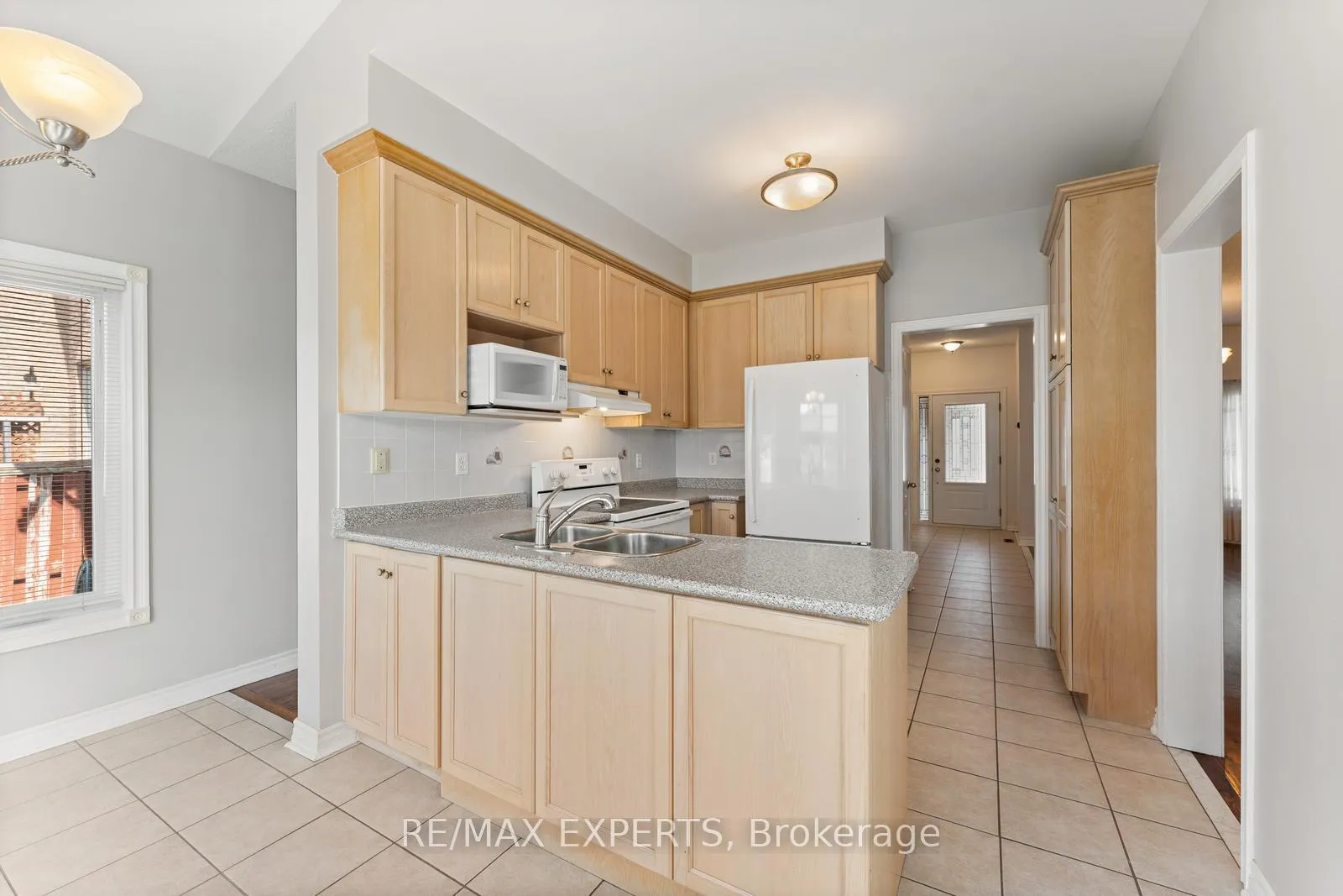 Photo 16 of 157 Cherokee Drive, Vaughan, Maple — HOMEH