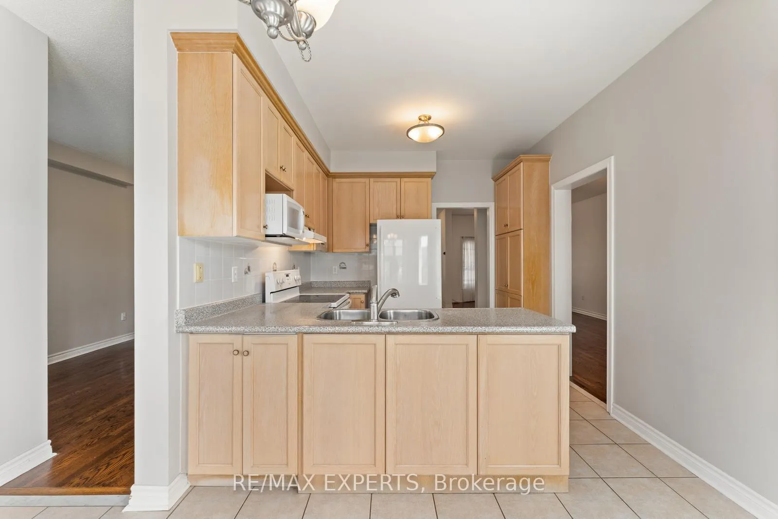 Photo 17 of 157 Cherokee Drive, Vaughan, Maple — HOMEH
