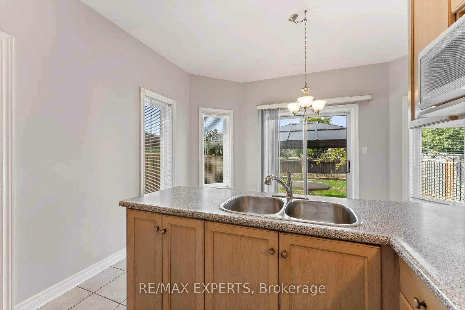 Photo 18 of 157 Cherokee Drive, Vaughan, Maple — HOMEH