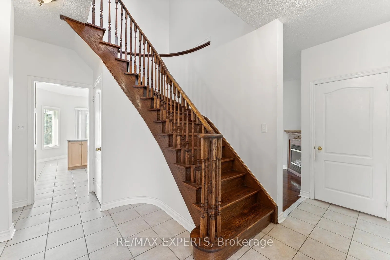 Photo 26 of 157 Cherokee Drive, Vaughan, Maple — HOMEH