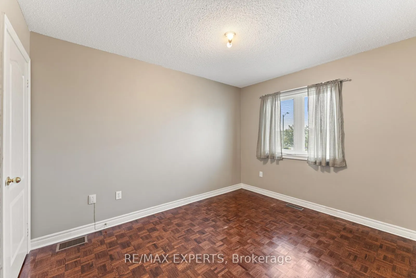 Photo 34 of 157 Cherokee Drive, Vaughan, Maple — HOMEH