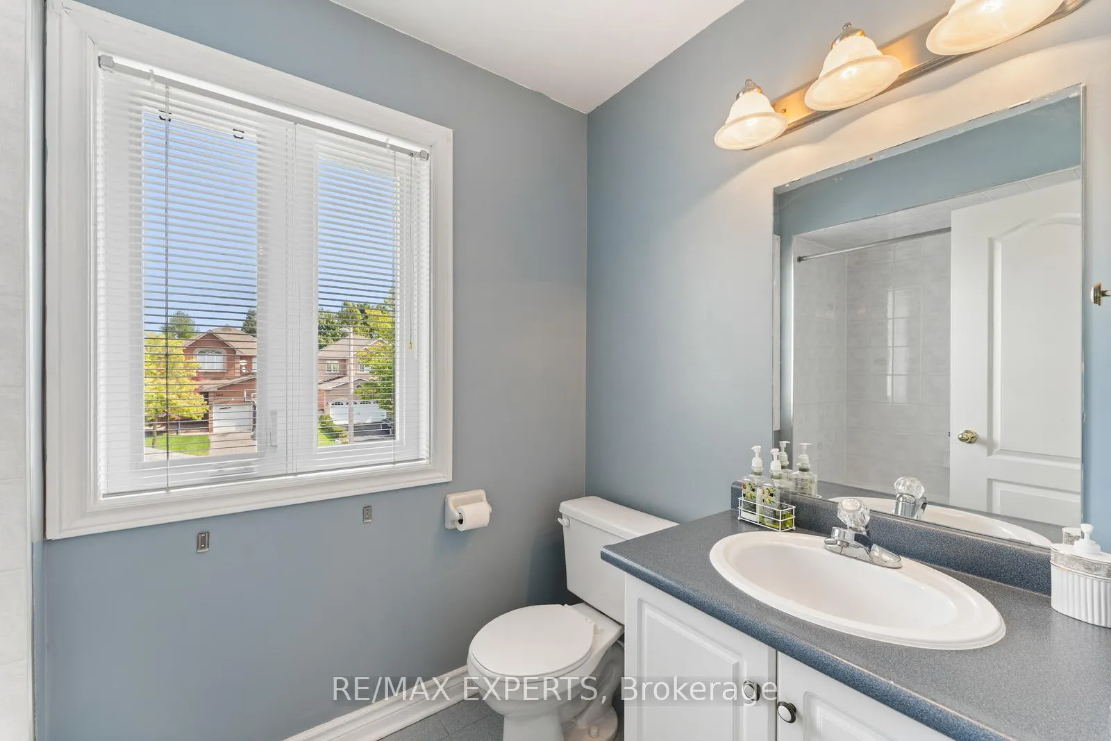 Photo 36 of 157 Cherokee Drive, Vaughan, Maple — HOMEH
