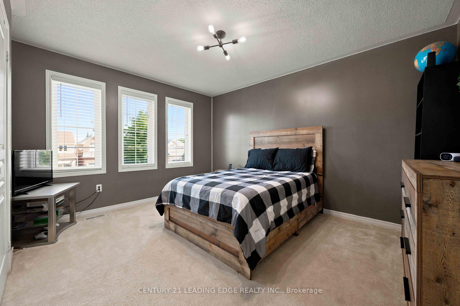 Photo 23 of 16 Bolster Lane, Uxbridge — HOMEH