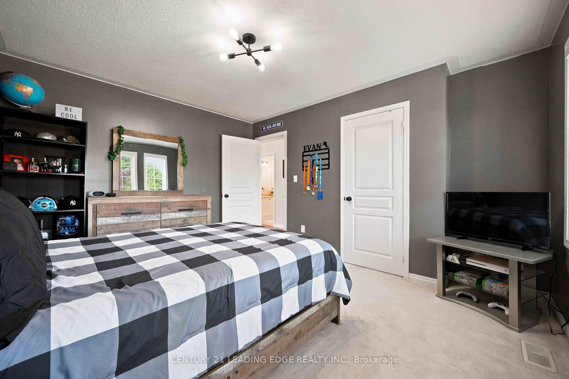 Photo 24 of 16 Bolster Lane, Uxbridge — HOMEH