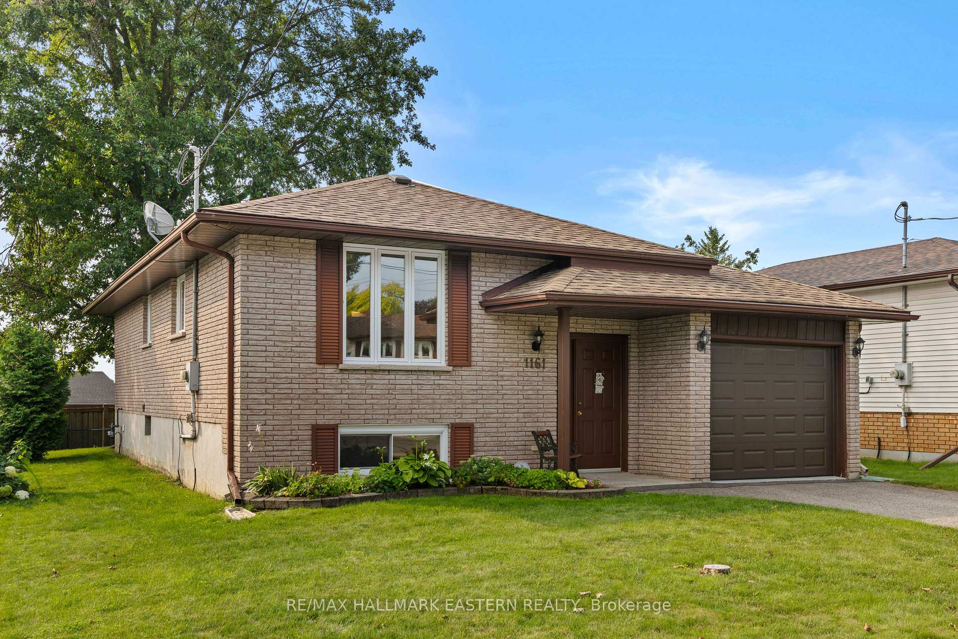 Photo 2 of 1161 Normandy Street, Peterborough, Northcrest Ward 5 — HOMEH