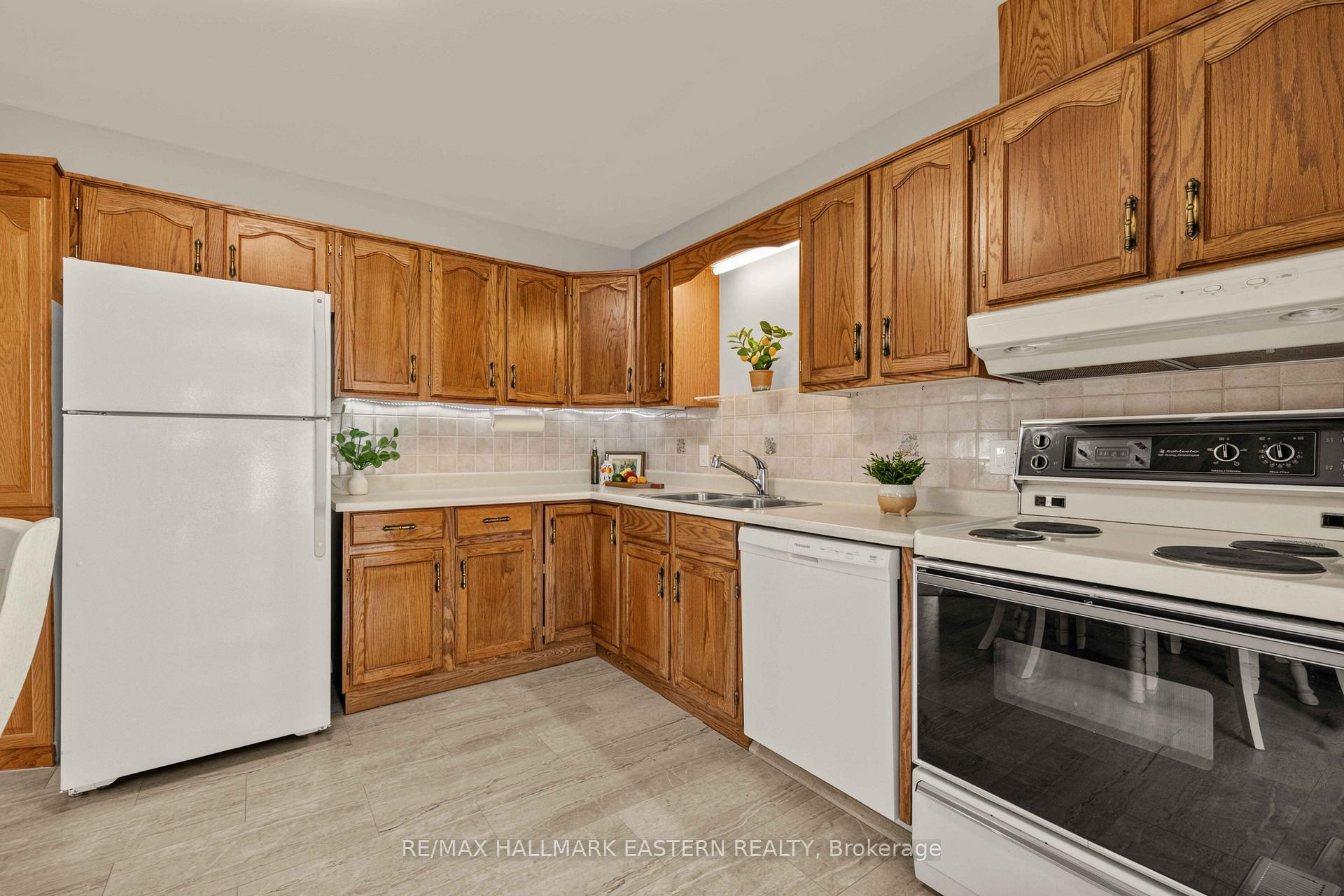 Photo 7 of 1161 Normandy Street, Peterborough, Northcrest Ward 5 — HOMEH