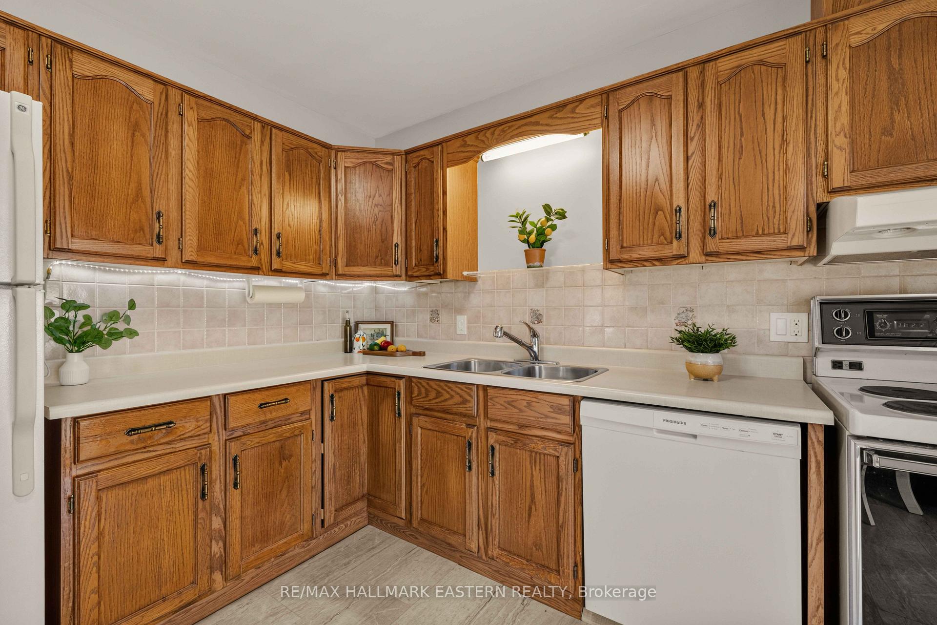 Photo 8 of 1161 Normandy Street, Peterborough, Northcrest Ward 5 — HOMEH