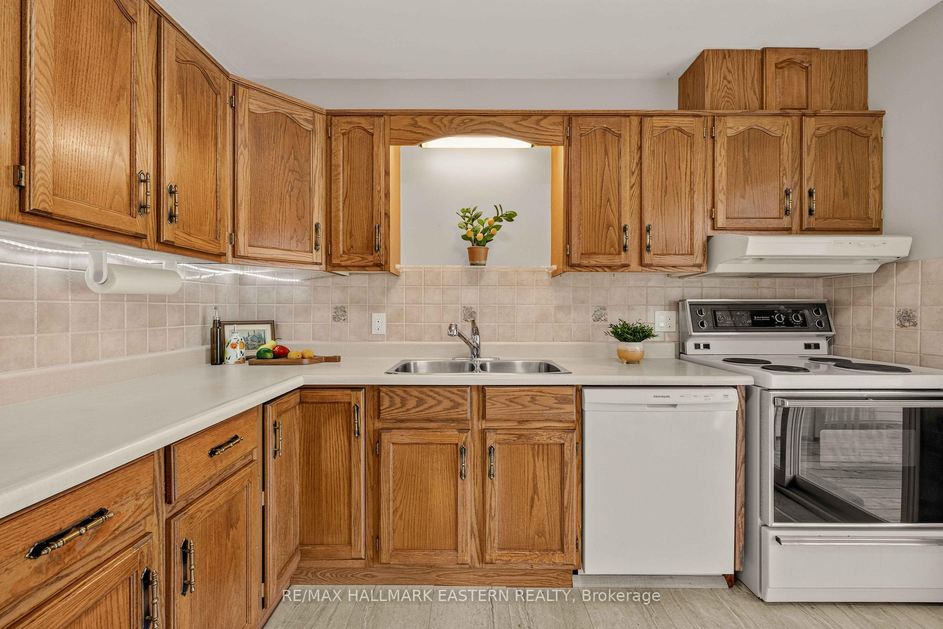 Photo 9 of 1161 Normandy Street, Peterborough, Northcrest Ward 5 — HOMEH