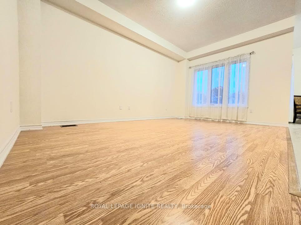 Photo 4 of 25 Jack Potts Way, Clarington, Courtice — HOMEH