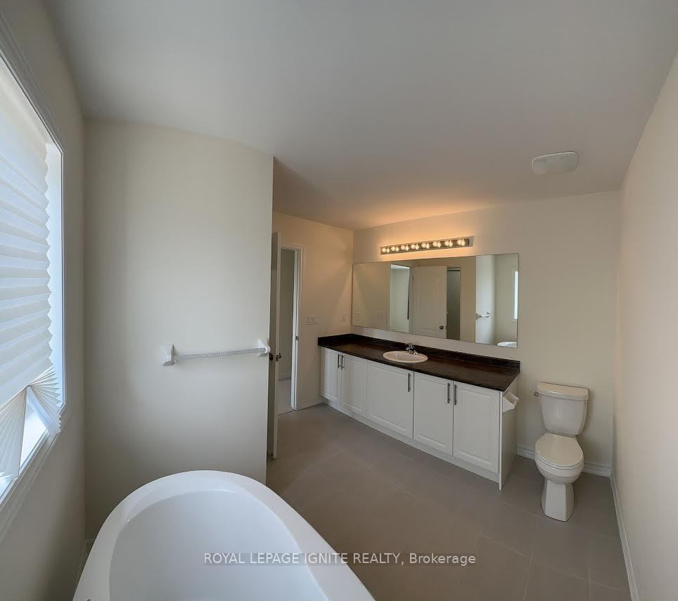 Photo 6 of 25 Jack Potts Way, Clarington, Courtice — HOMEH