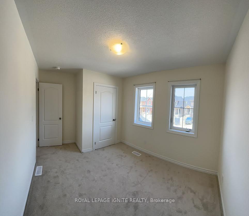Photo 8 of 25 Jack Potts Way, Clarington, Courtice — HOMEH