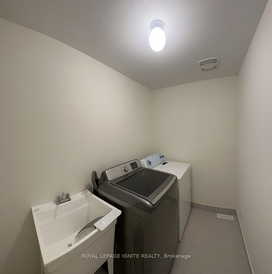 Photo 11 of 25 Jack Potts Way, Clarington, Courtice — HOMEH