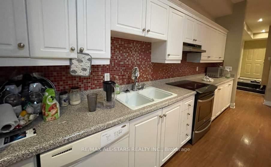 Photo 2 of 243 Lippincott Street, Toronto, University — HOMEH