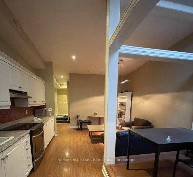 Photo 4 of 243 Lippincott Street, Toronto, University — HOMEH