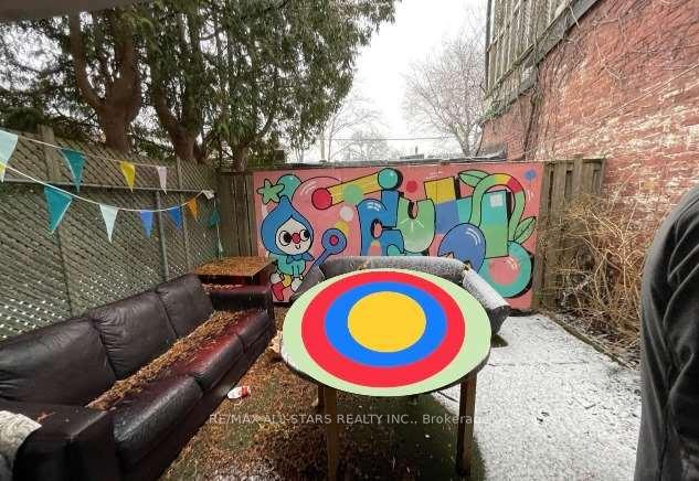 Photo 8 of 243 Lippincott Street, Toronto, University — HOMEH