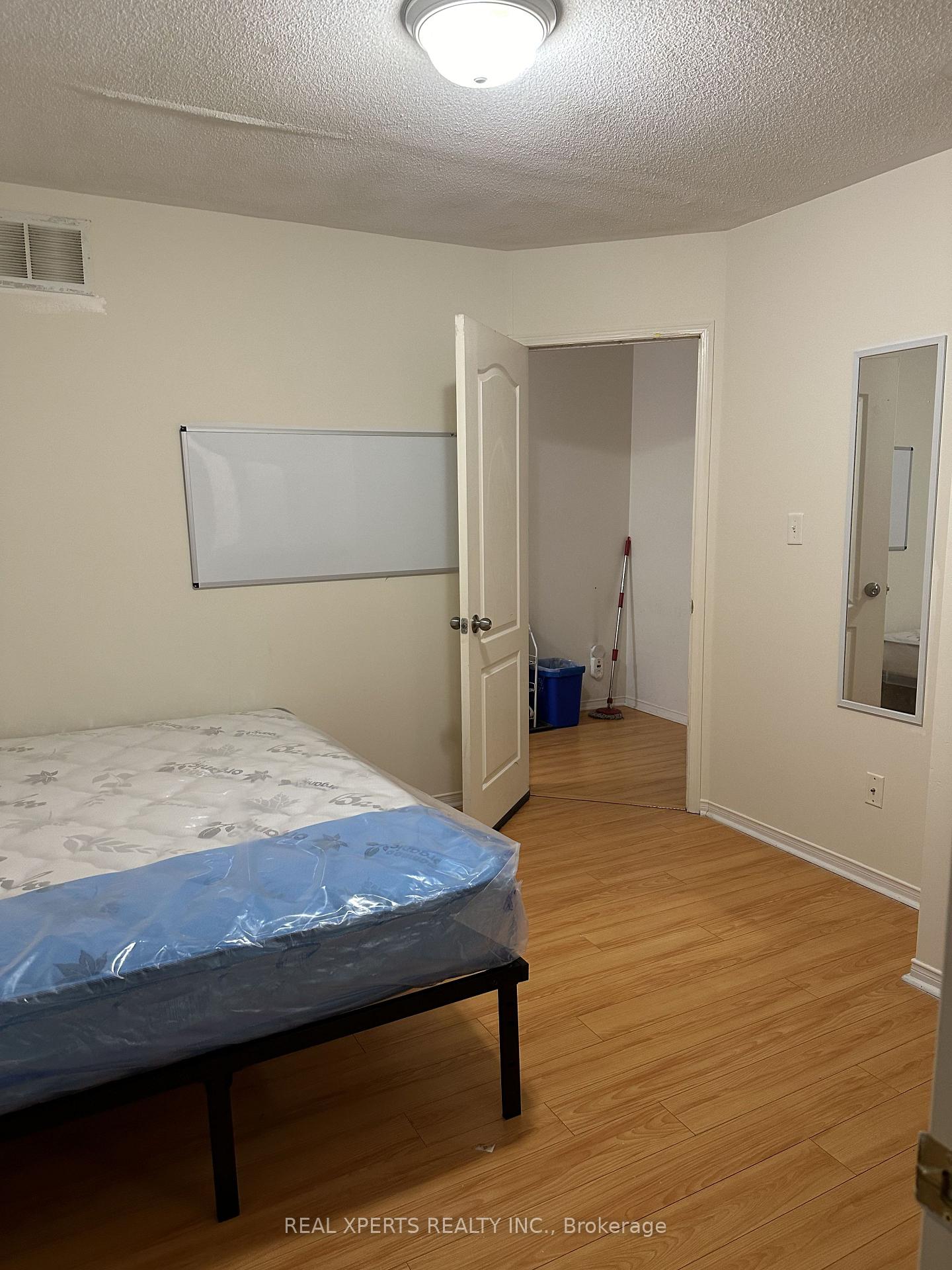Photo 11 of 384 Cook Road, North York, York University Heights — HOMEH