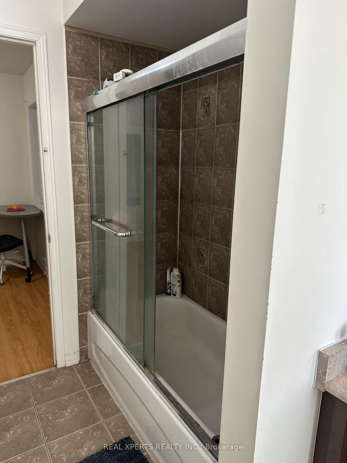 Photo 13 of 384 Cook Road, North York, York University Heights — HOMEH