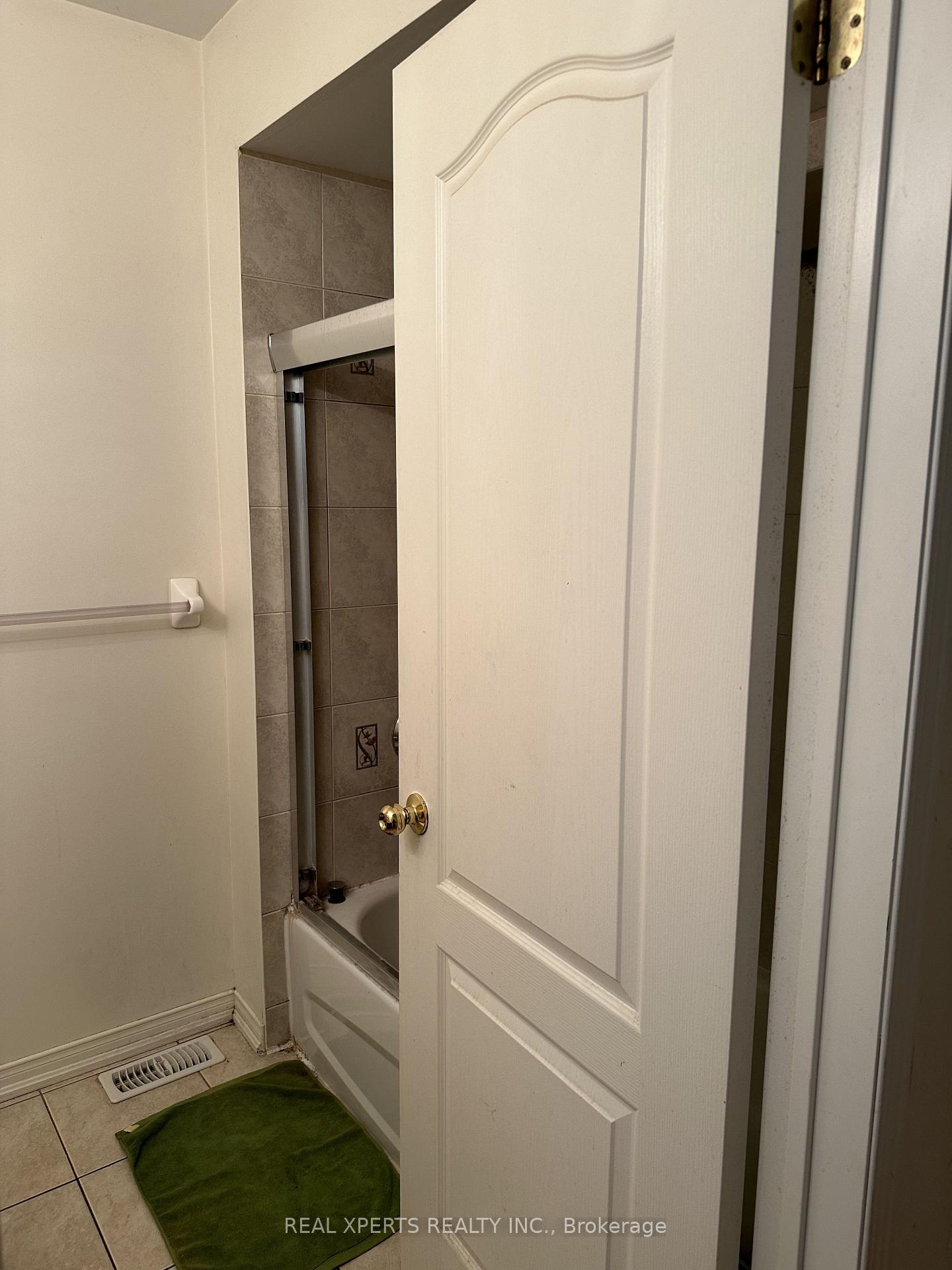 Photo 17 of 384 Cook Road, North York, York University Heights — HOMEH