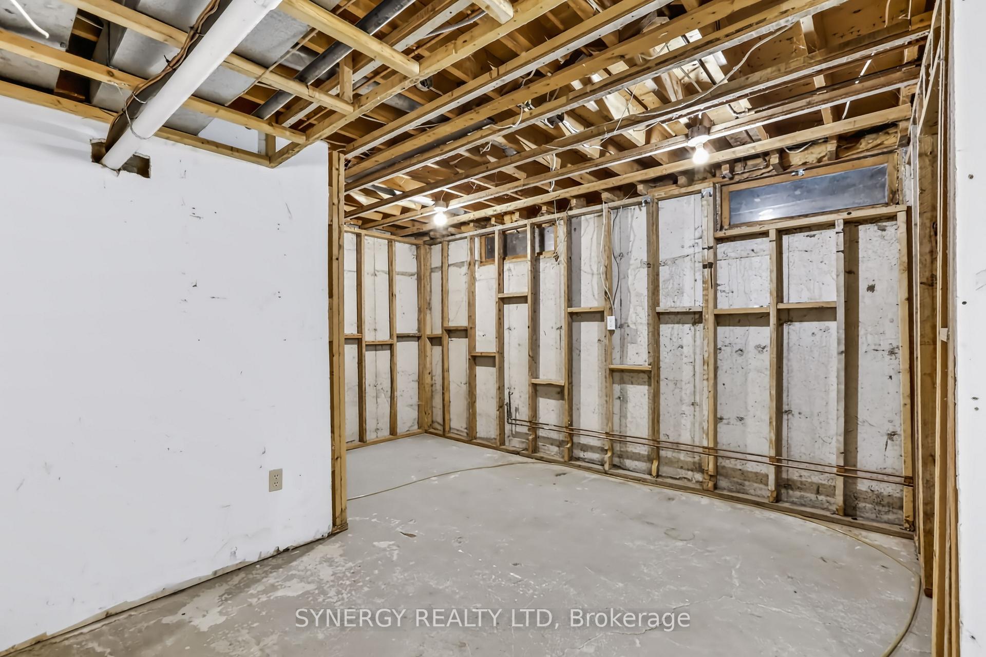 Photo 36 of 81 Brennan Drive, Strathroy-Caradoc, NW — HOMEH