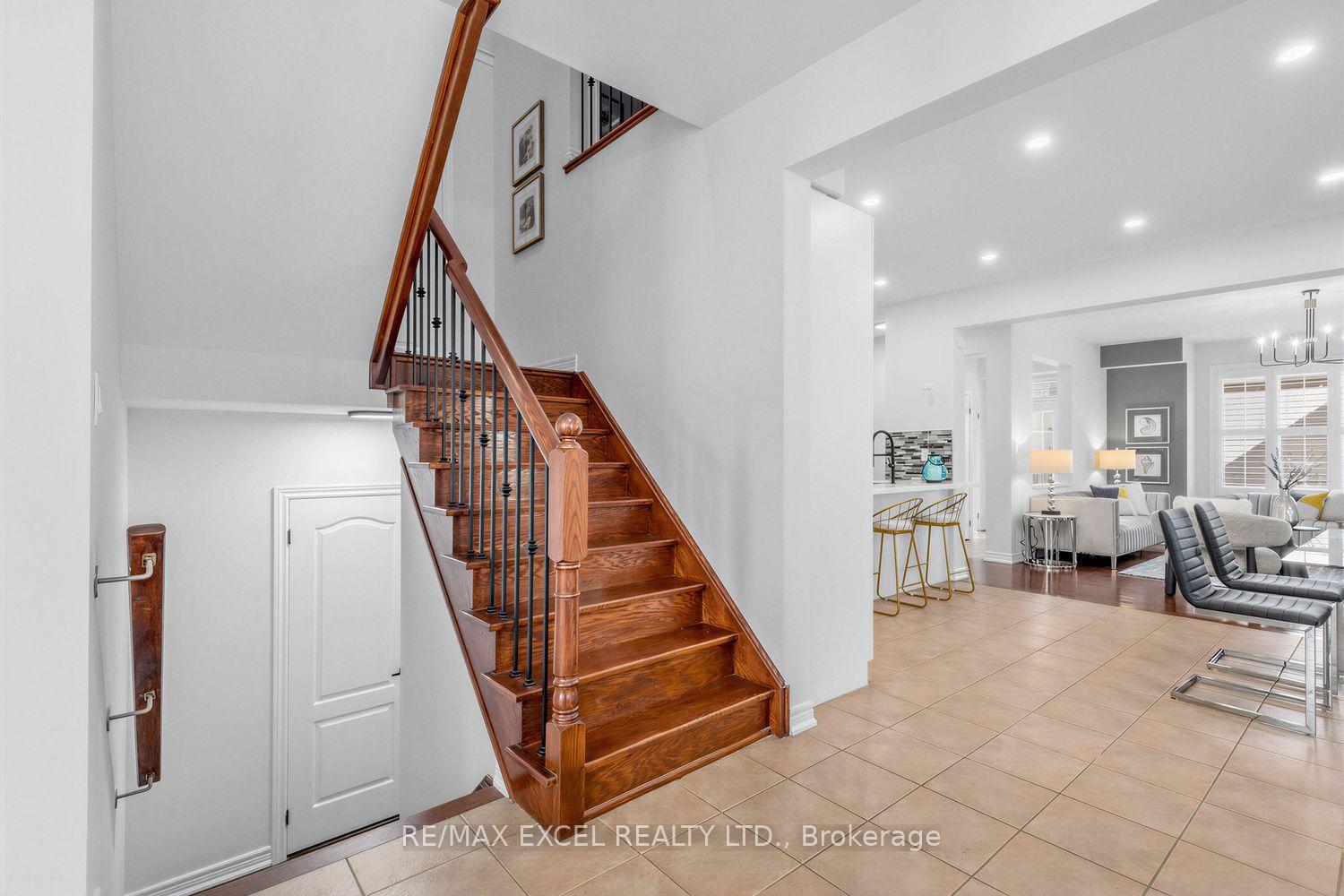 Photo 4 of 43 Pearl Lake Road, Markham, Cornell — HOMEH