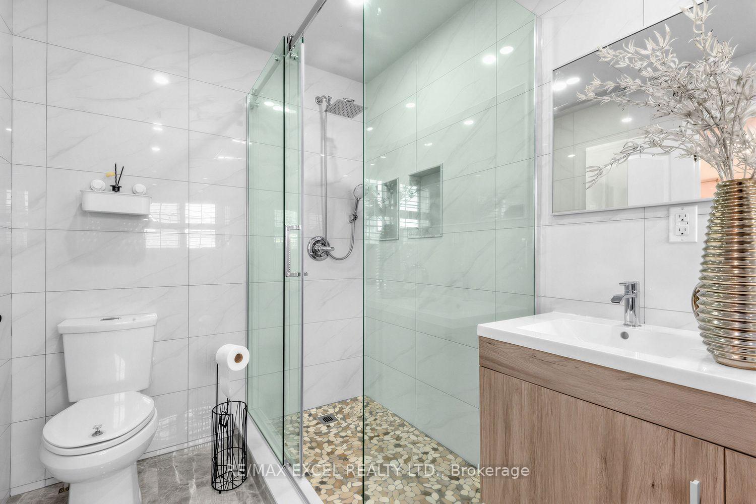Photo 24 of 43 Pearl Lake Road, Markham, Cornell — HOMEH