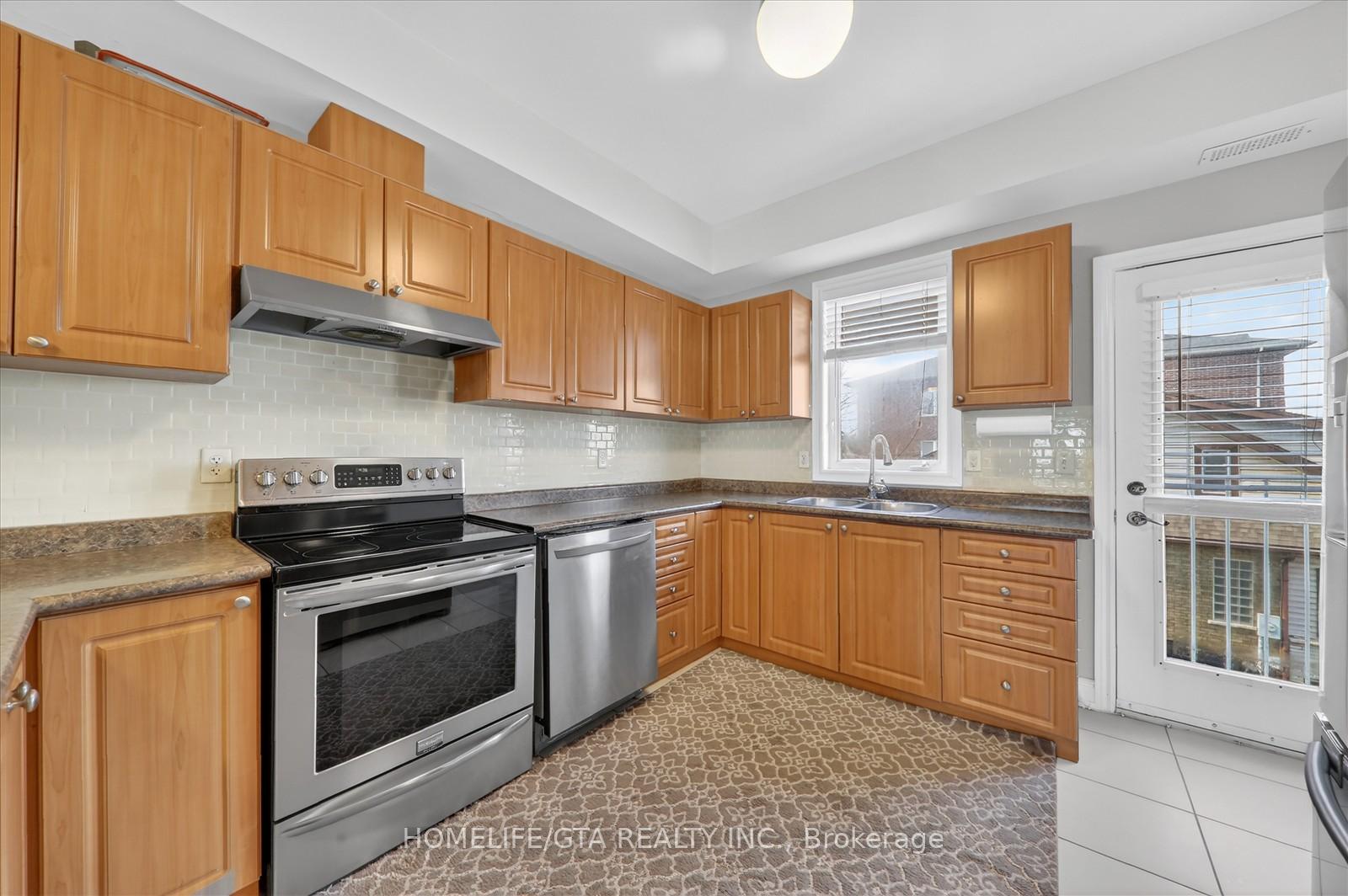 Photo 17 of 368 Pine Avenue, Oshawa, Vanier — HOMEH